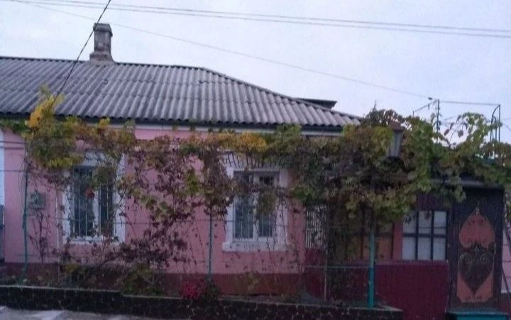 Продам пів будинку