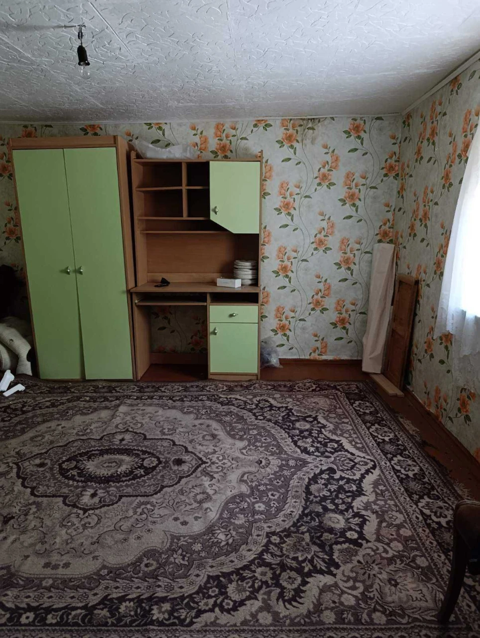Продається половина будинку в районі ЦРБ по вул. Нова.
