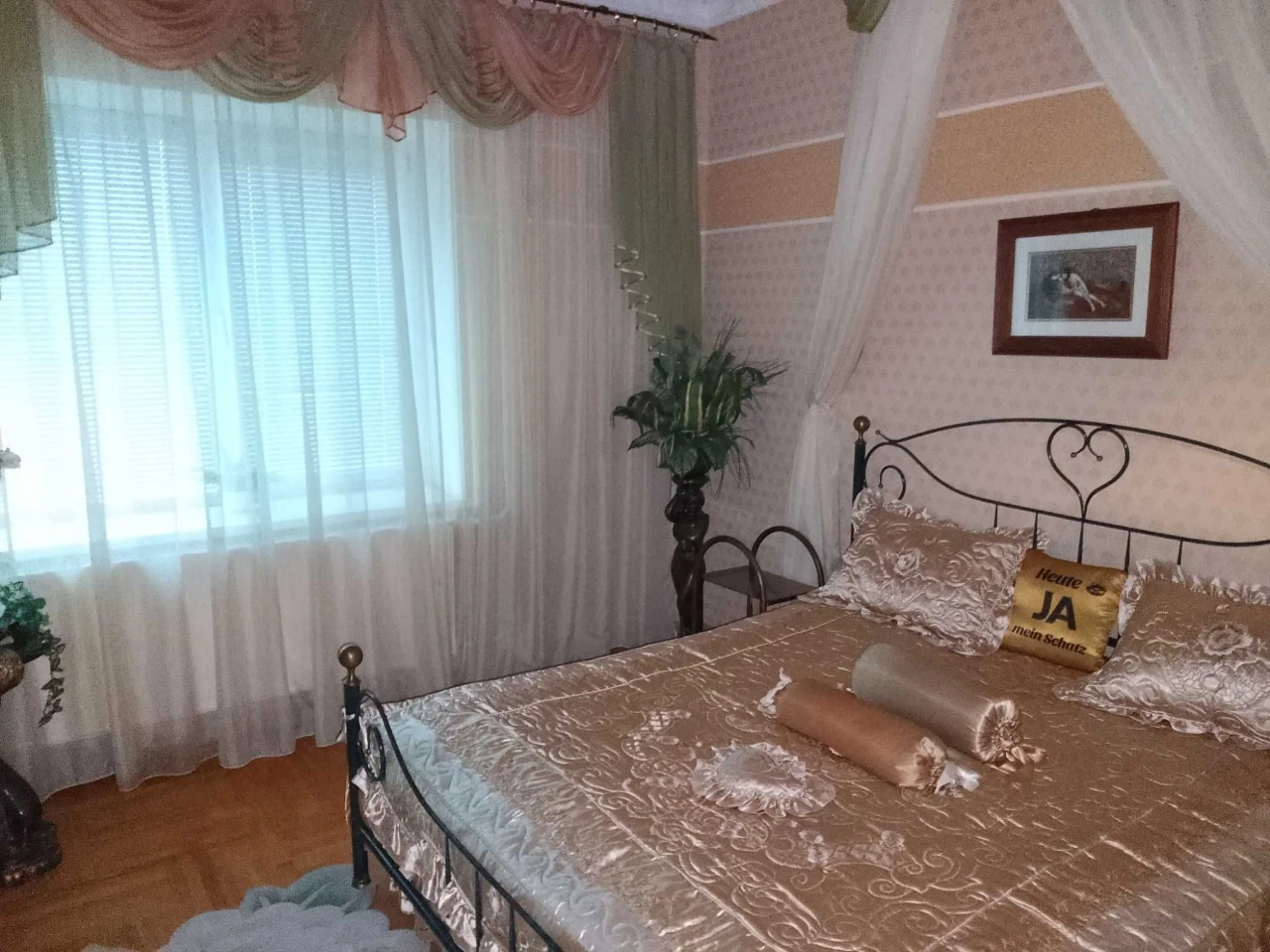 Продаж двоповерхового будинку