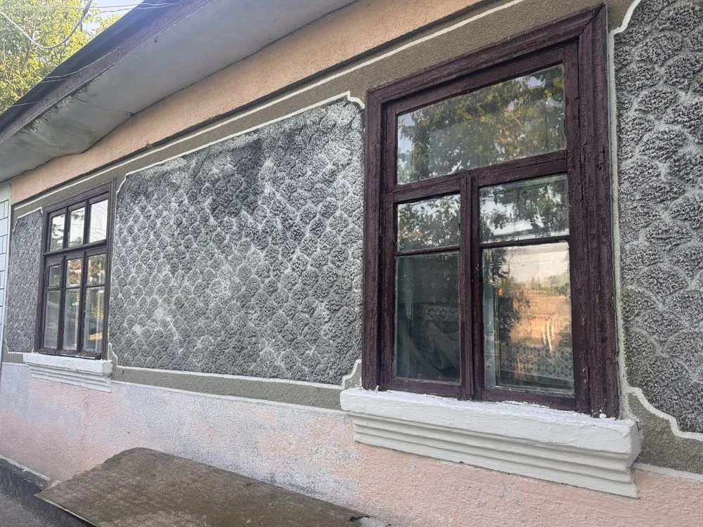 ПРОДАЄТЬСЯ затишний житловий БУДИНОК  в районі військового м