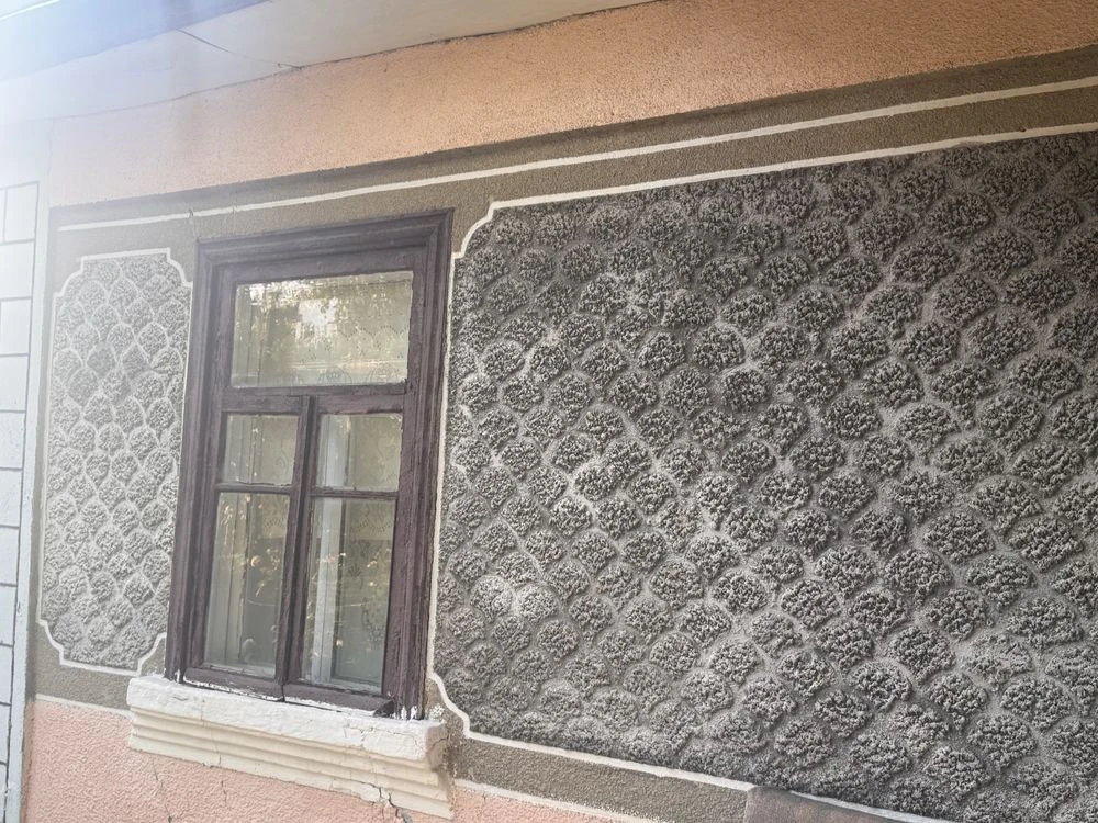 ПРОДАЄТЬСЯ затишний житловий БУДИНОК  в районі військового м