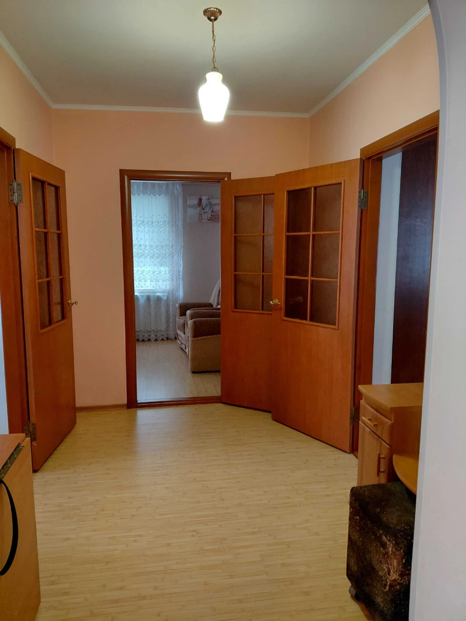 Продам будинок  з великою ділянкою землі в центрі  м. Березі
