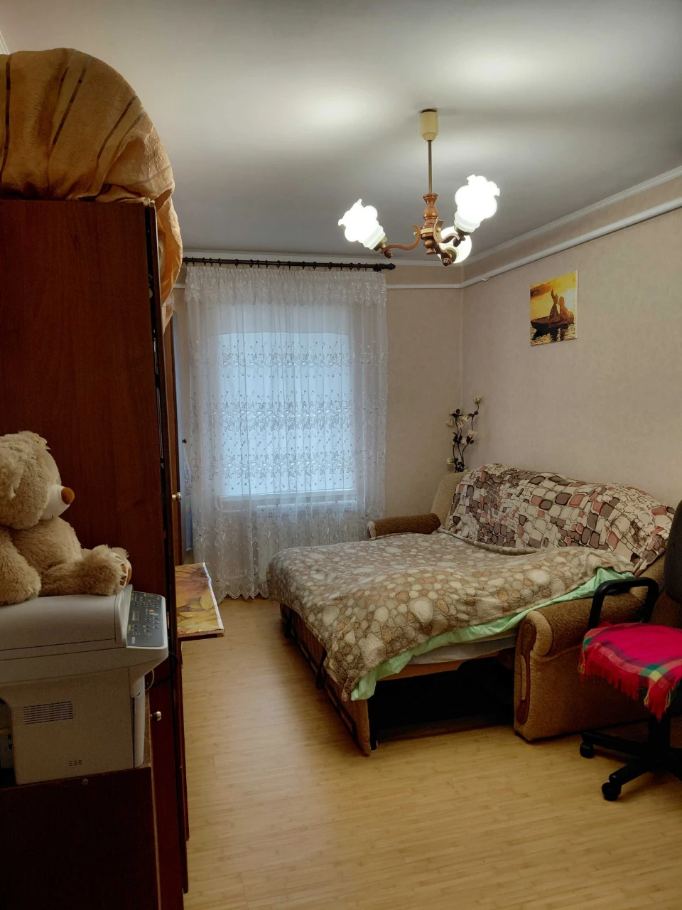 Продам будинок  з великою ділянкою землі в центрі  м. Березі