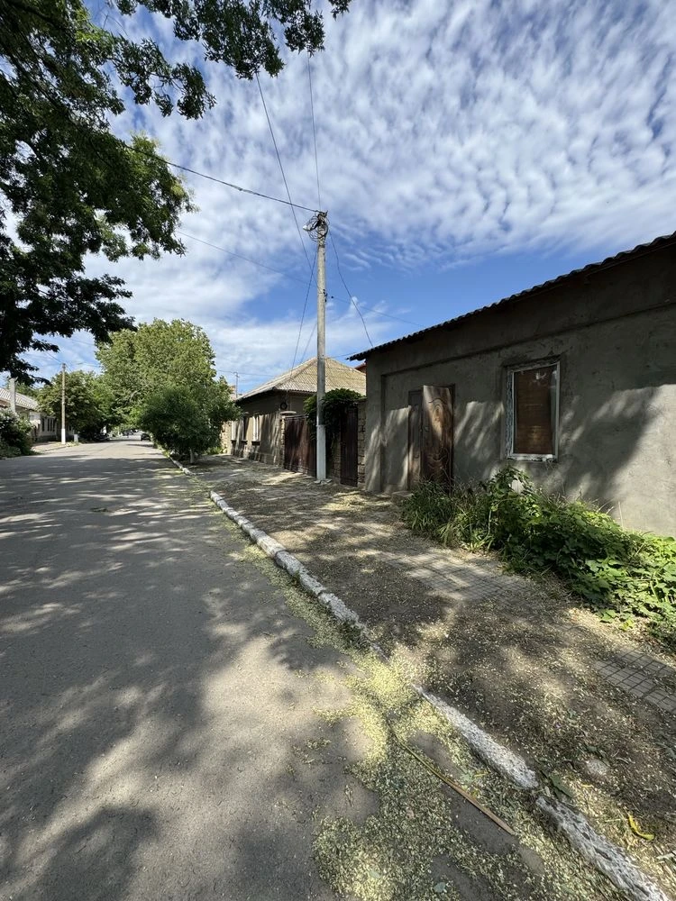 Продам часть дома под ремонт в хорошем районе города, по ул.
