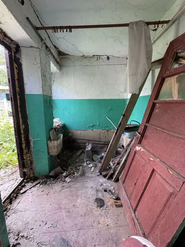 Продам часть дома под ремонт в хорошем районе города, по ул.