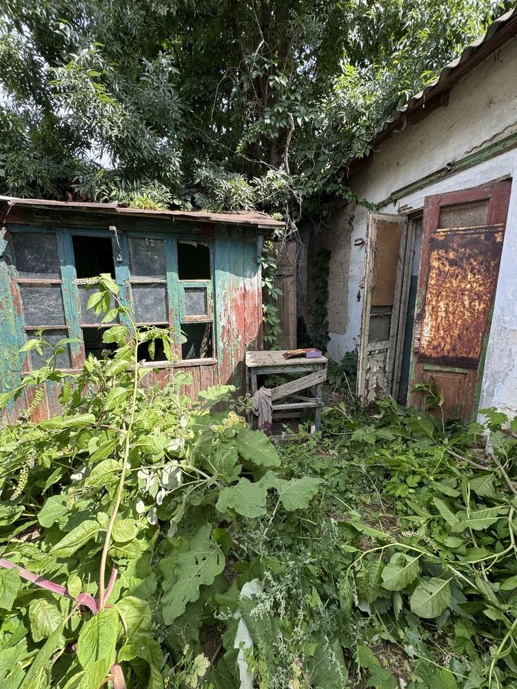 Продам часть дома под ремонт в хорошем районе города, по ул.