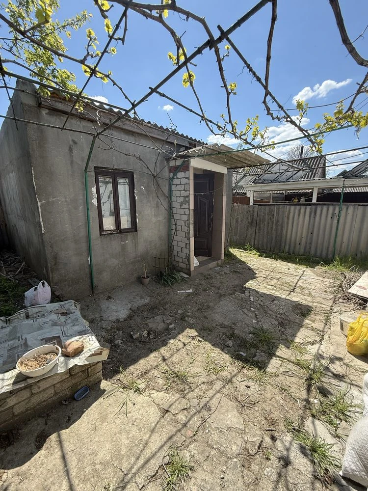 Продам отдельные полдома в районе Леси Украинки