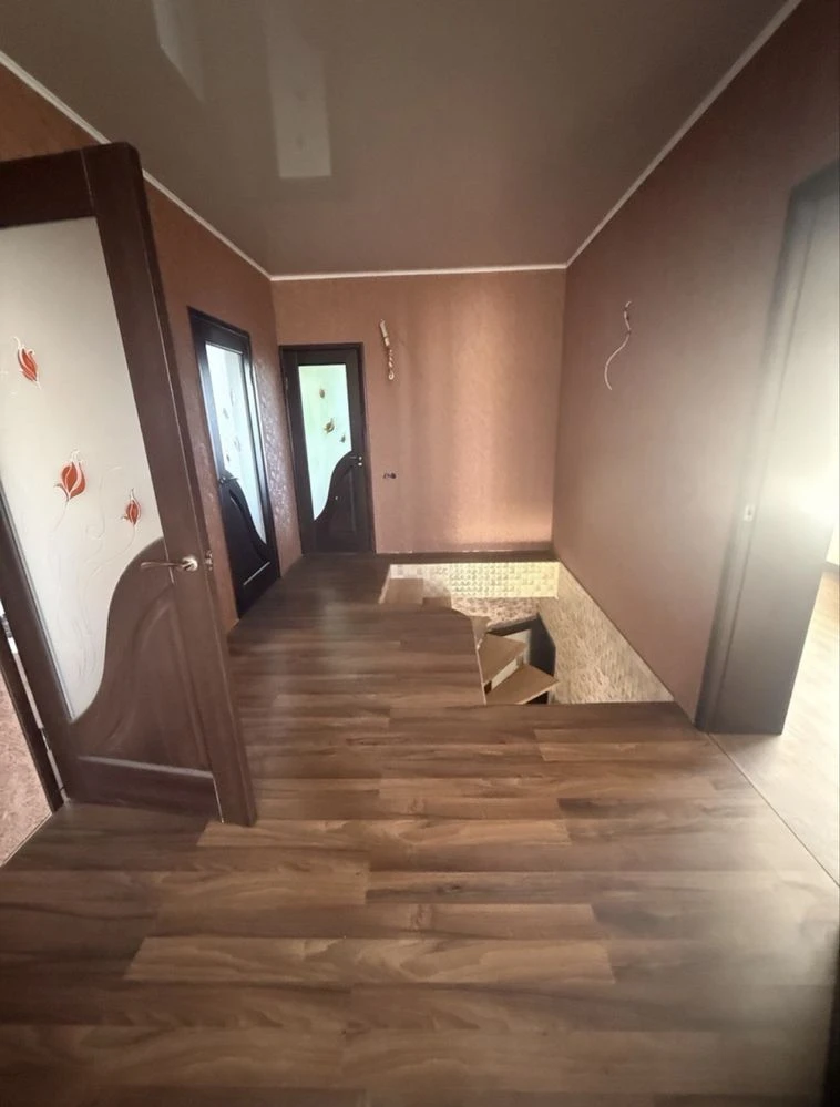 Большой добротный дом на Плавневой со всей мебелью и технико