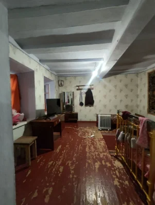 Продам хату и 20 соток земли.
