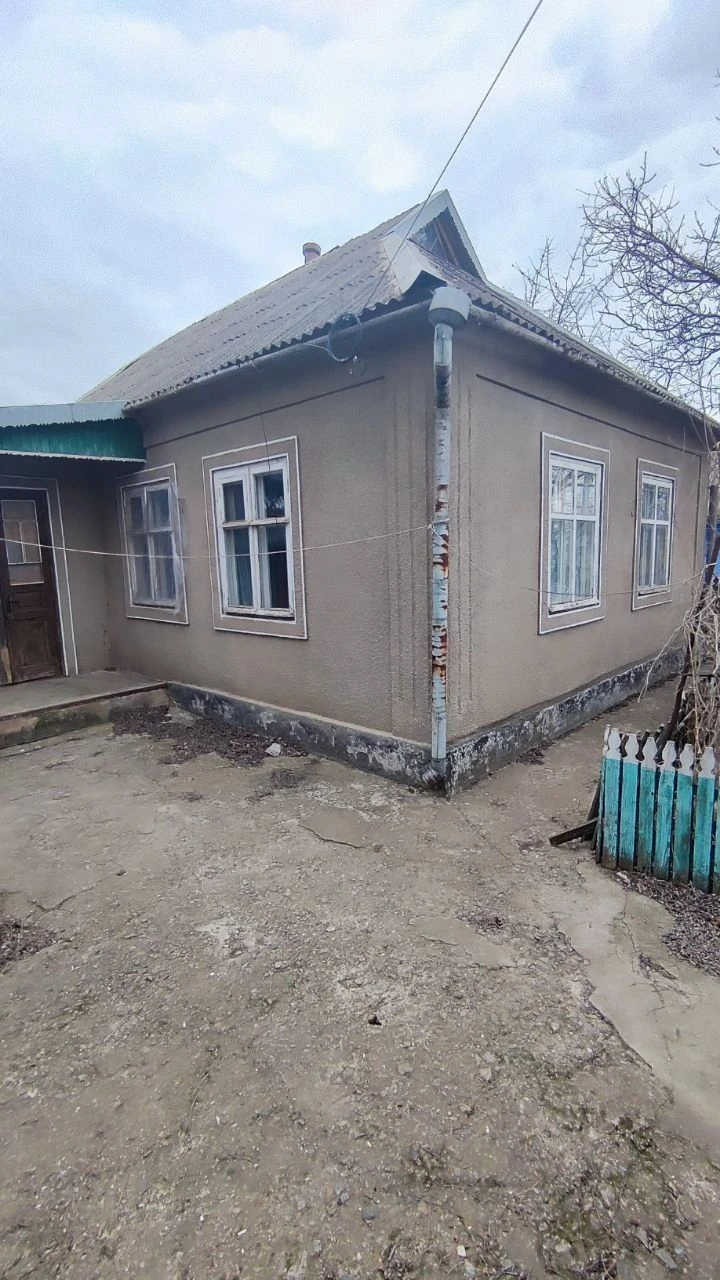 Дом по центральной улице.