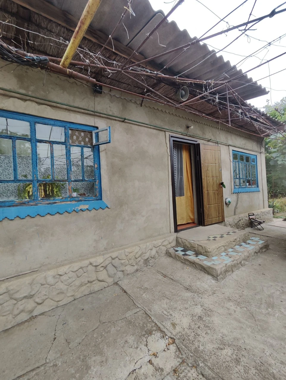 Продам дом по центральной улице.