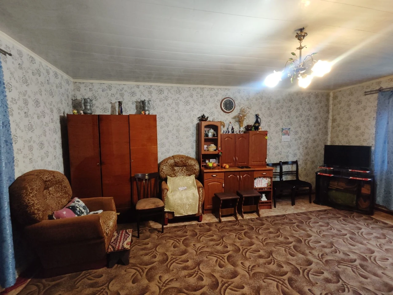 Продам дом по центральной улице.