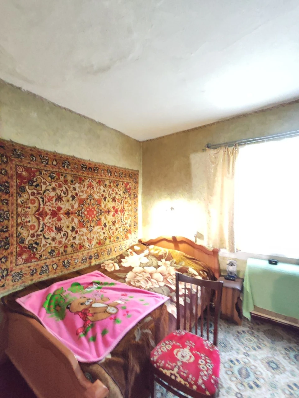 Продам дом по центральной улице.