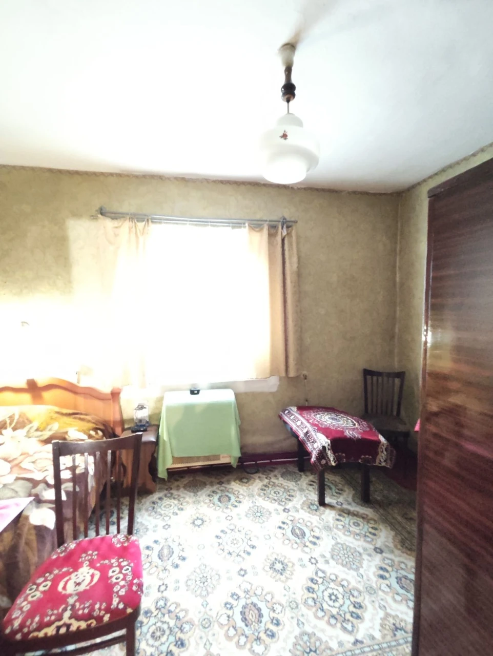 Продам дом по центральной улице.