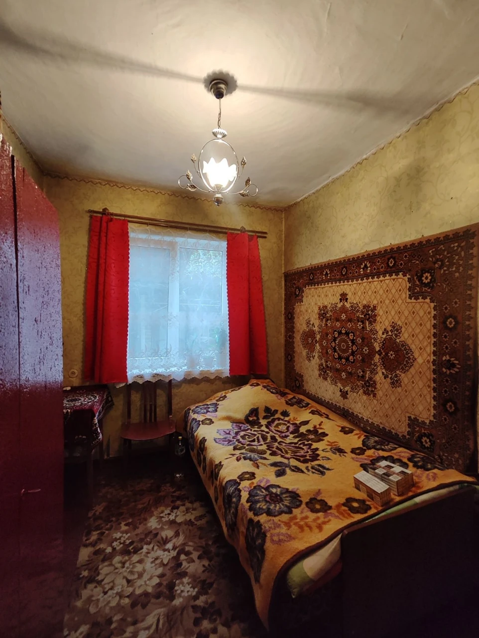 Продам дом по центральной улице.
