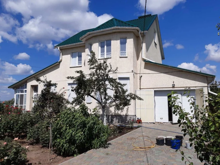 Новый дом рядом с каналом. Торг уместен