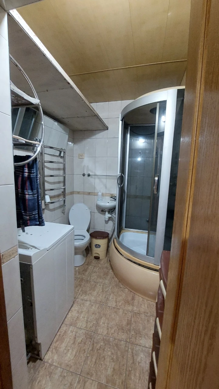 Продається частина будинку жековського типу в центрі міста