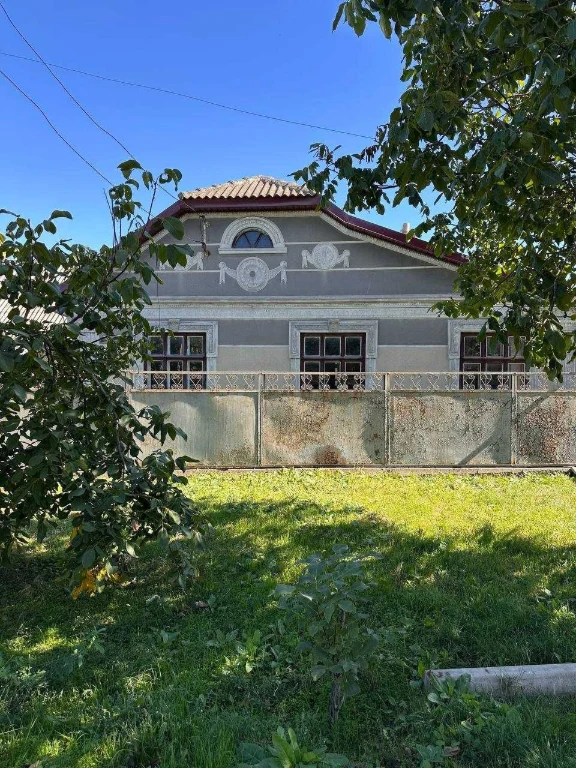 Продається в Ізмаїлі будинок та  господарська будівля з гара