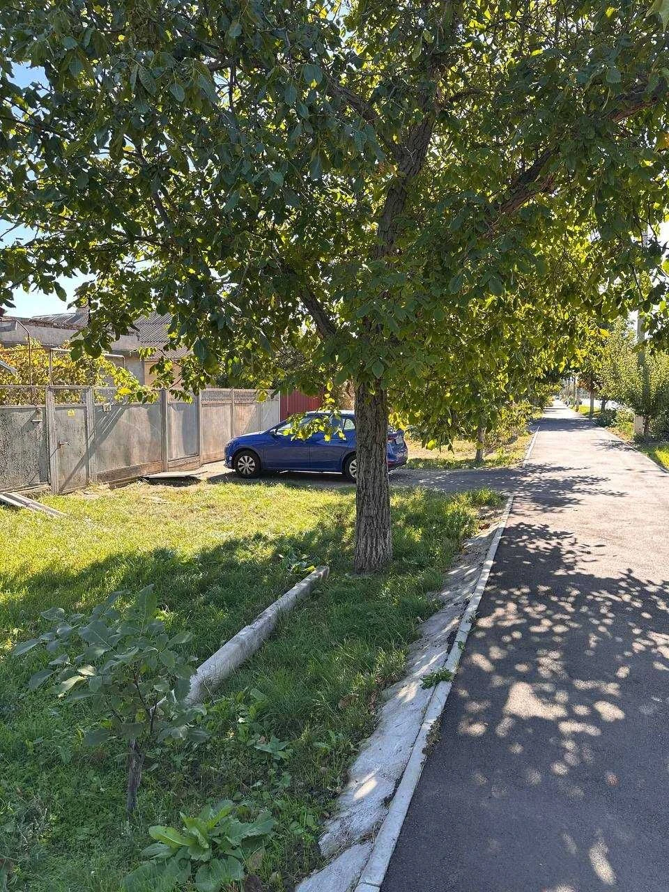 Продається в Ізмаїлі будинок та  господарська будівля з гара