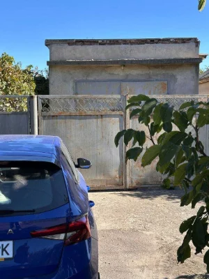 Продається в Ізмаїлі будинок та  господарська будівля з гара