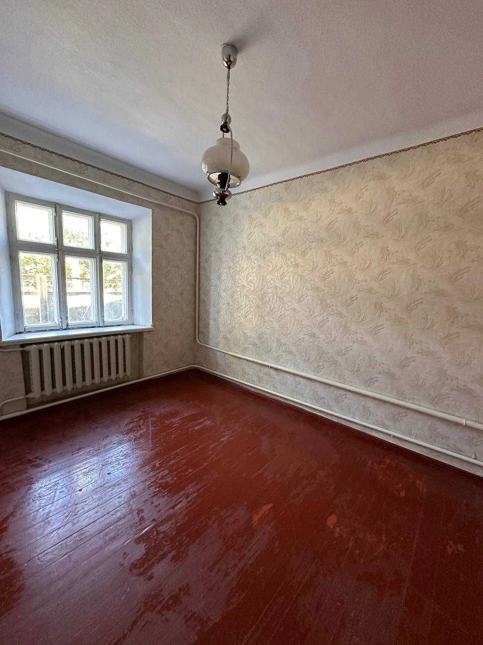 Продається в Ізмаїлі будинок та  господарська будівля з гара