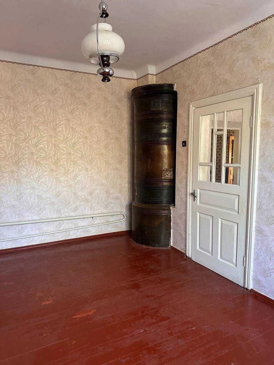 Продається в Ізмаїлі будинок та  господарська будівля з гара