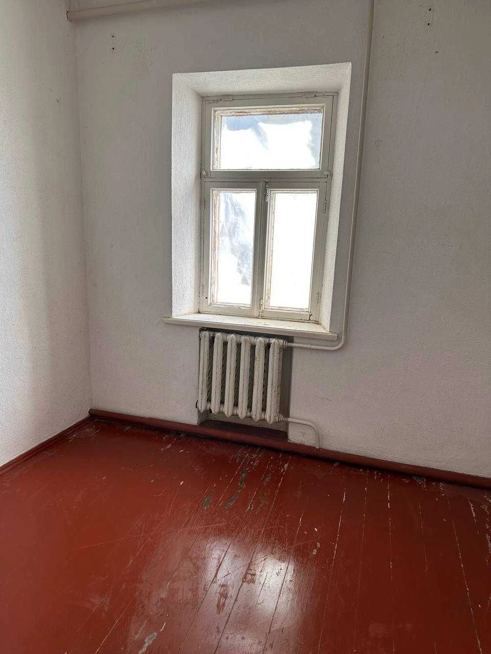 Продається в Ізмаїлі будинок та  господарська будівля з гара