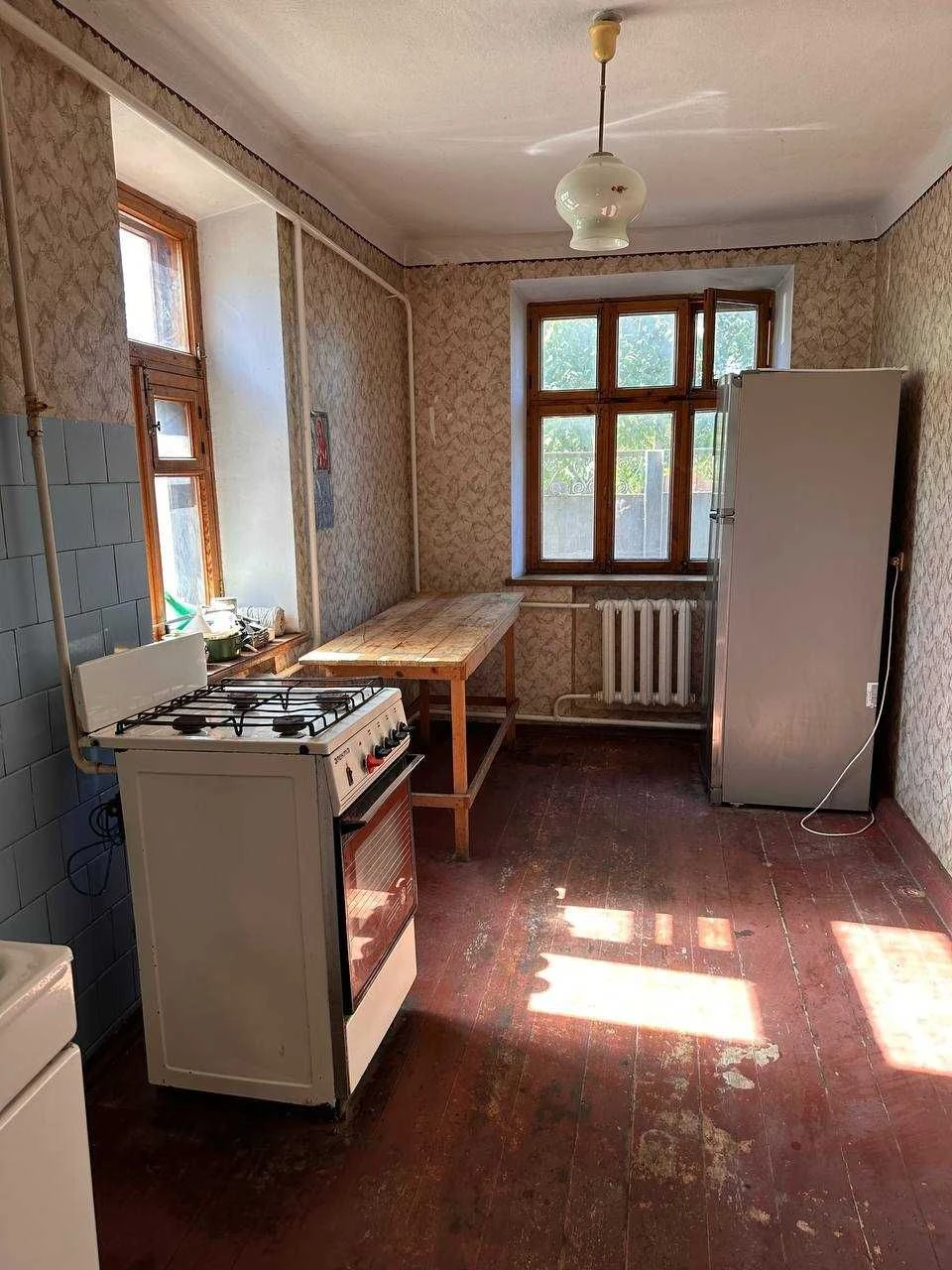 Продається в Ізмаїлі будинок та  господарська будівля з гара