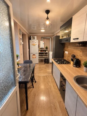 Продам часть ДОМА с ремонтом, АГВ, 2 комн., ул.Щорса, 34000