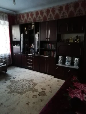 Продаются полдома