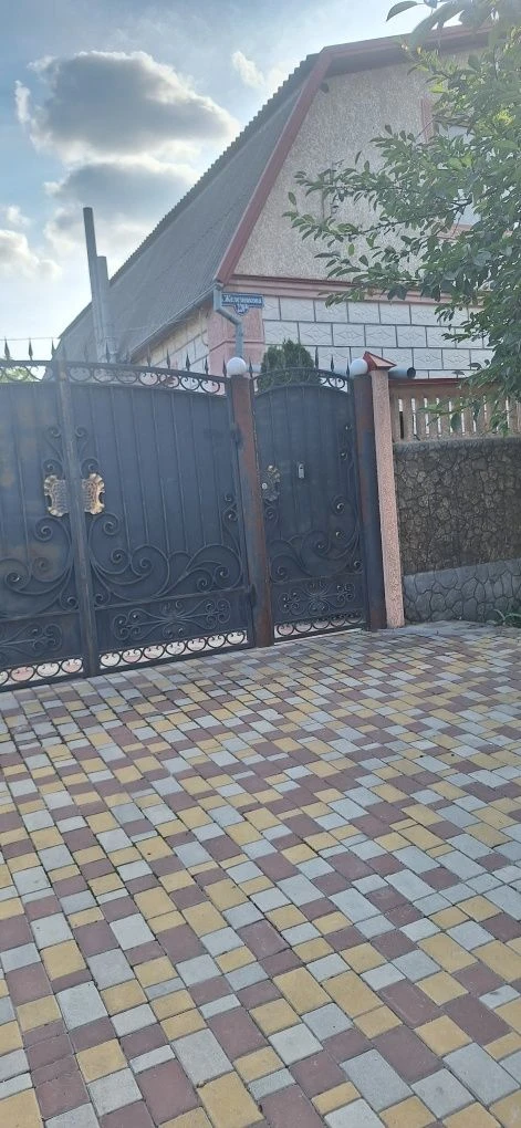 Продам житловий будинок на Телеграфній