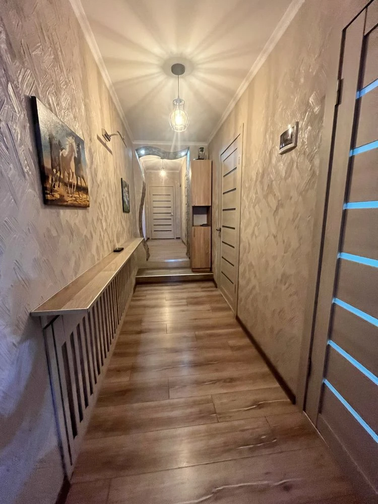 Продается хозяйский дом на асфальте