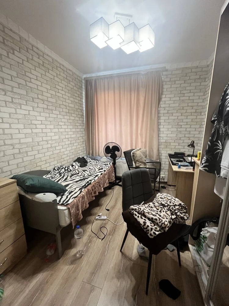 Продается хозяйский дом на асфальте
