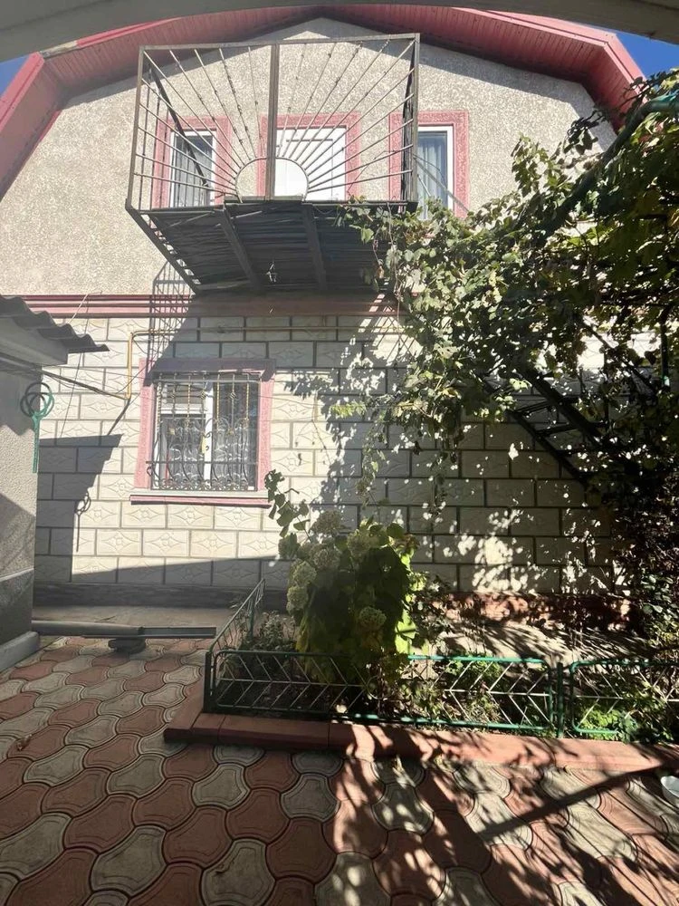 Продается хозяйский дом