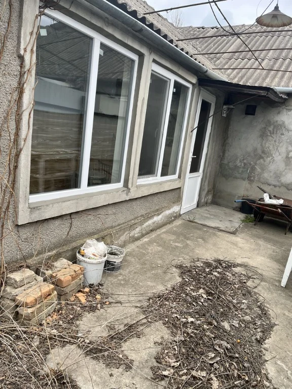 Продам полдома под ремонт