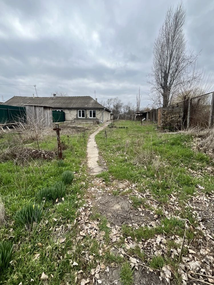 Продам полдома под ремонт