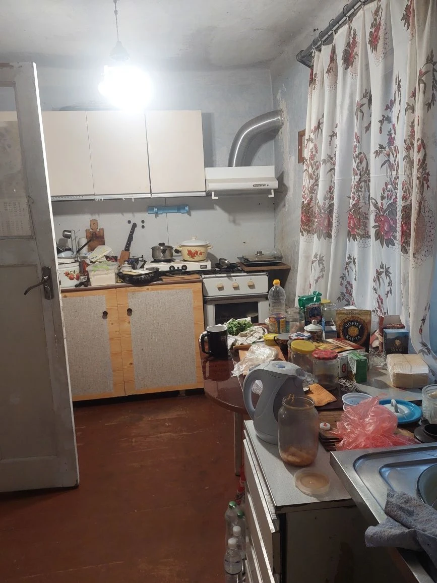 Терміново продається частина будинку під капитальный ремонт