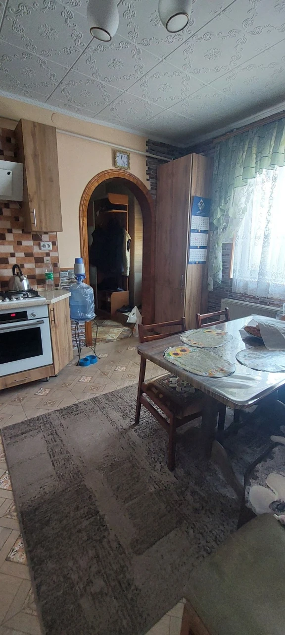 Пропонується до продажу частина будинку в центральній частин