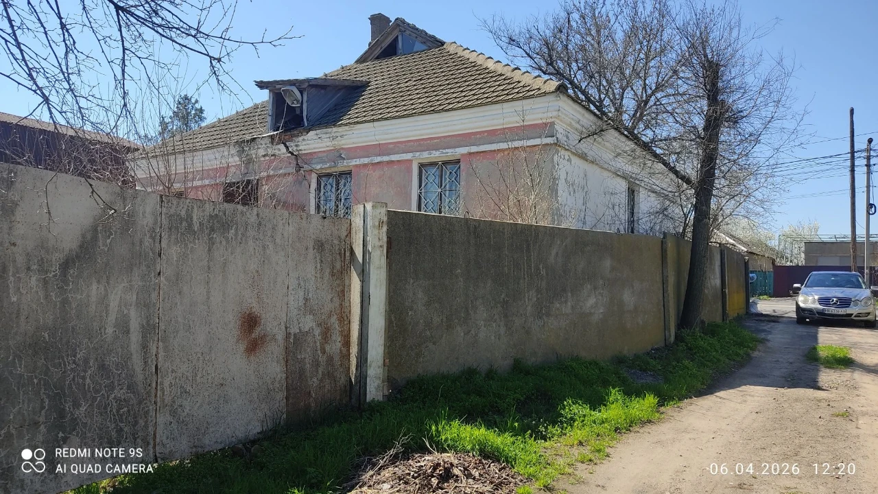 Дом под капитальный   ремон 12000$т