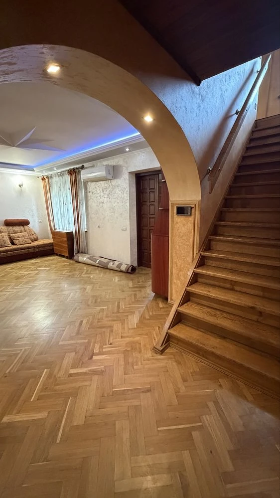 Продам 2-этажный дом р-н 3 школы