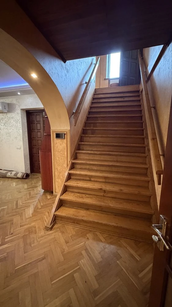 Продам 2-этажный дом р-н 3 школы