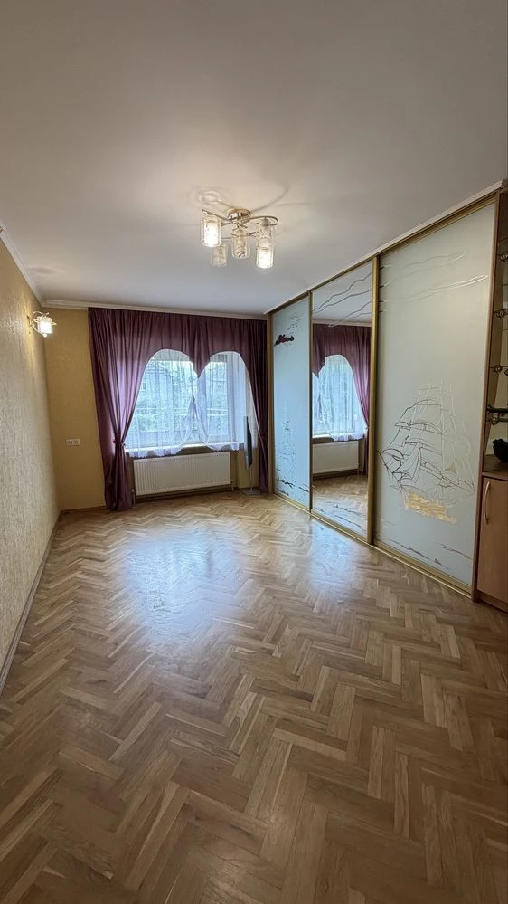 Продам 2-этажный дом р-н 3 школы