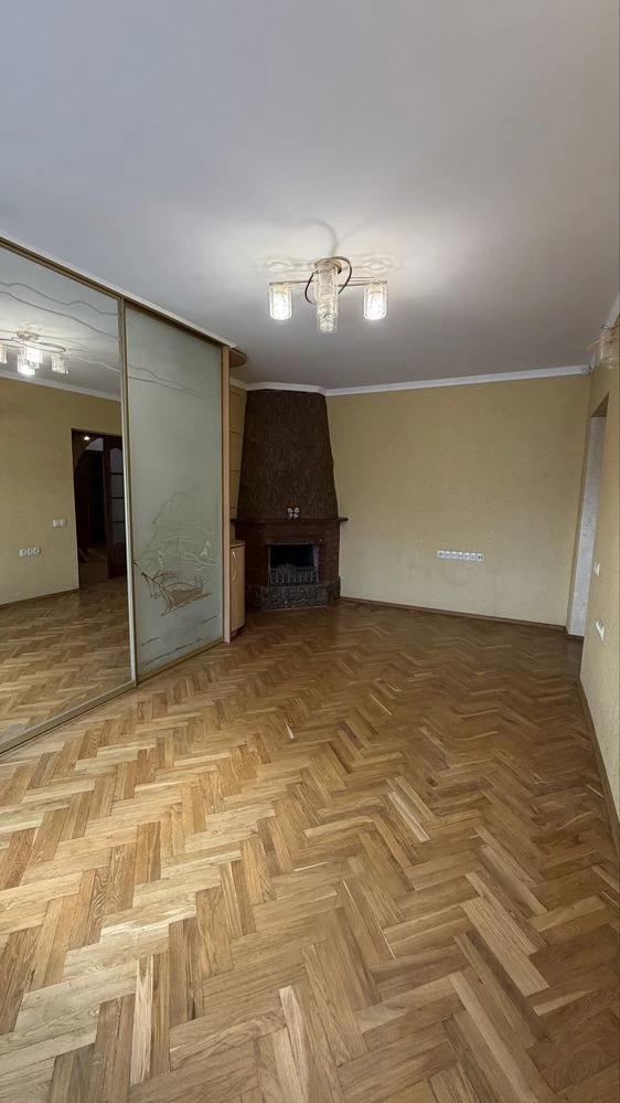 Продам 2-этажный дом р-н 3 школы
