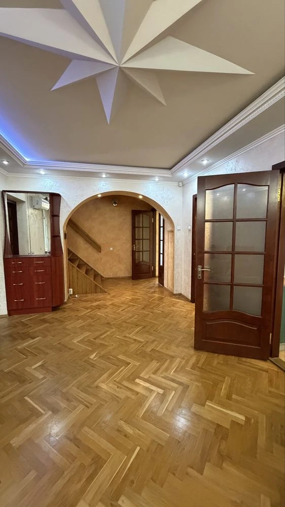 Продам 2-этажный дом р-н 3 школы