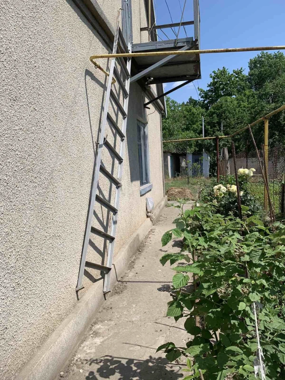 Продаётся пол дома р-н 14 школы По ул.Нижне садовая