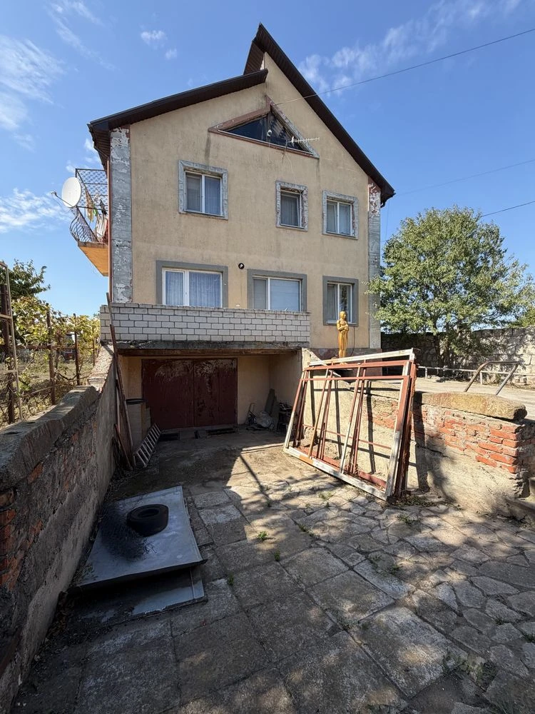 Капітальний будинок, 3 спальні, 10 соток землі, в 10хв від Ч
