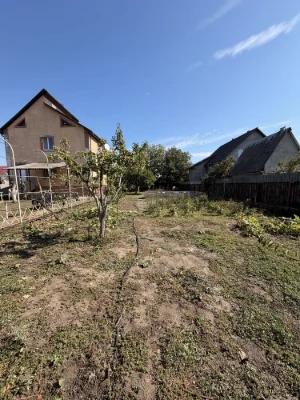 Капітальний будинок, 3 спальні, 10 соток землі, в 10хв від Ч
