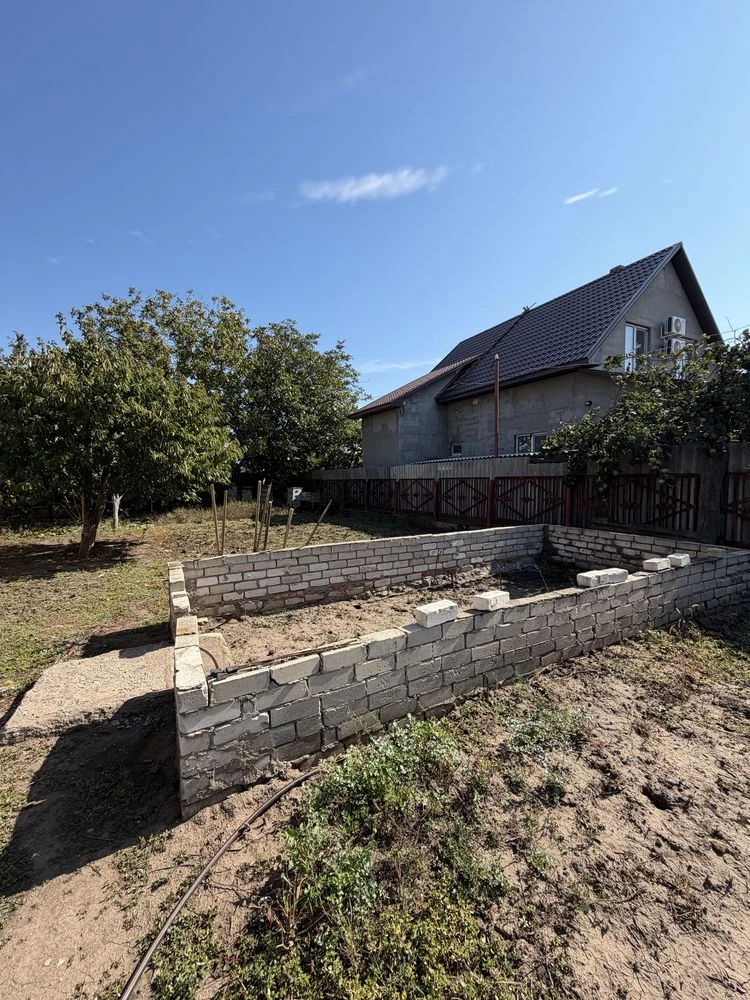 Капітальний будинок, 3 спальні, 10 соток землі, в 10хв від Ч