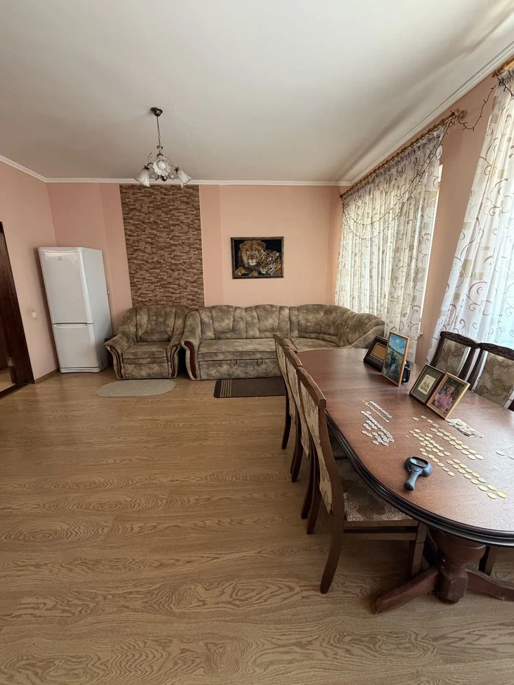 Капітальний будинок, 3 спальні, 10 соток землі, в 10хв від Ч
