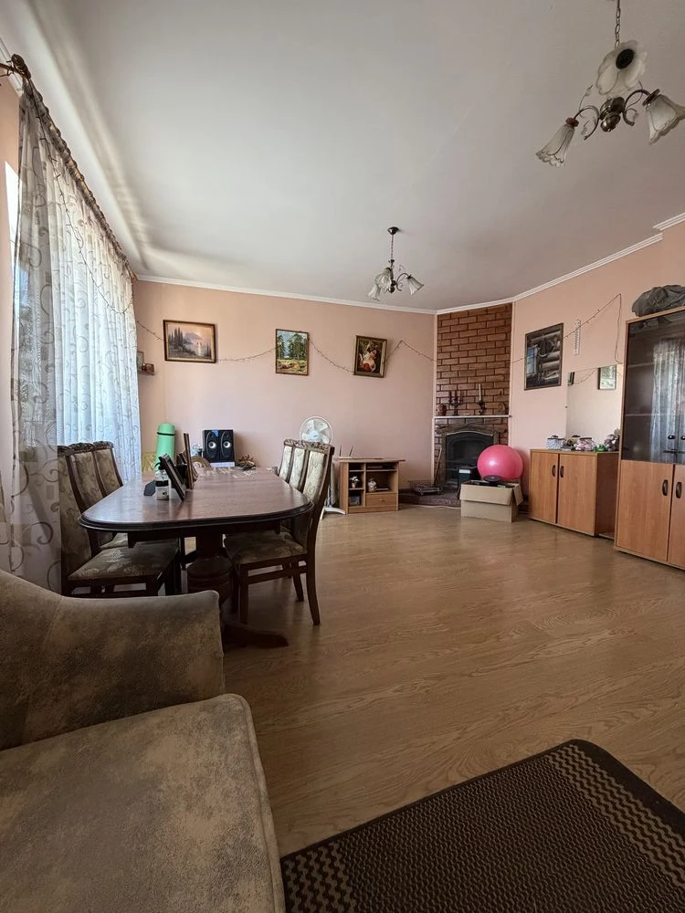 Капітальний будинок, 3 спальні, 10 соток землі, в 10хв від Ч